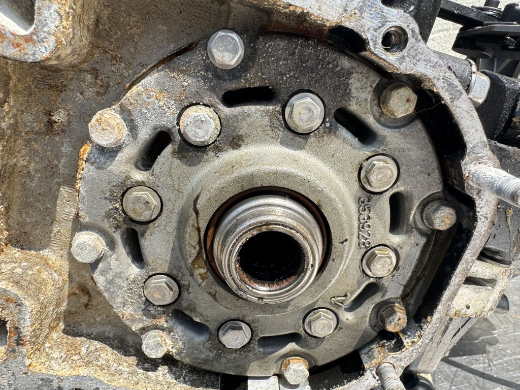 2006 Evinrude 225 250HP Etec 2 Stroke Outboard Powerhead 5005909 OEM