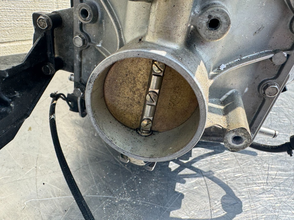 2006 Evinrude 225 250HP Etec 2 Stroke Outboard Powerhead 5005909 OEM