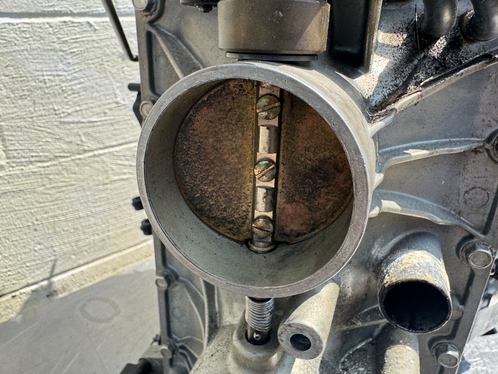 2006 Evinrude 225 250HP Etec 2 Stroke Outboard Powerhead 5005909 OEM