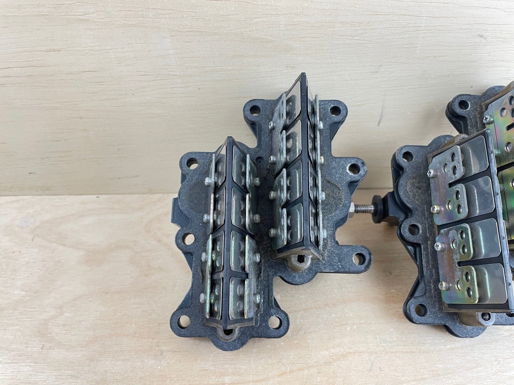 1996 Mercury 120HP Force Outboard 2 Stroke Reed Block Assembly 116451 855952T3