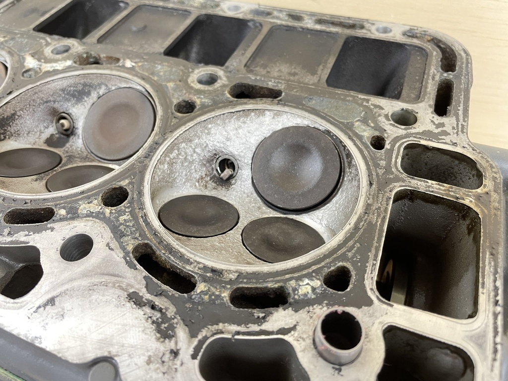 1997 Honda 90HP 4 Stroke Outboard Engine Cylinder Head 12210-ZW1-010ZA - Parts