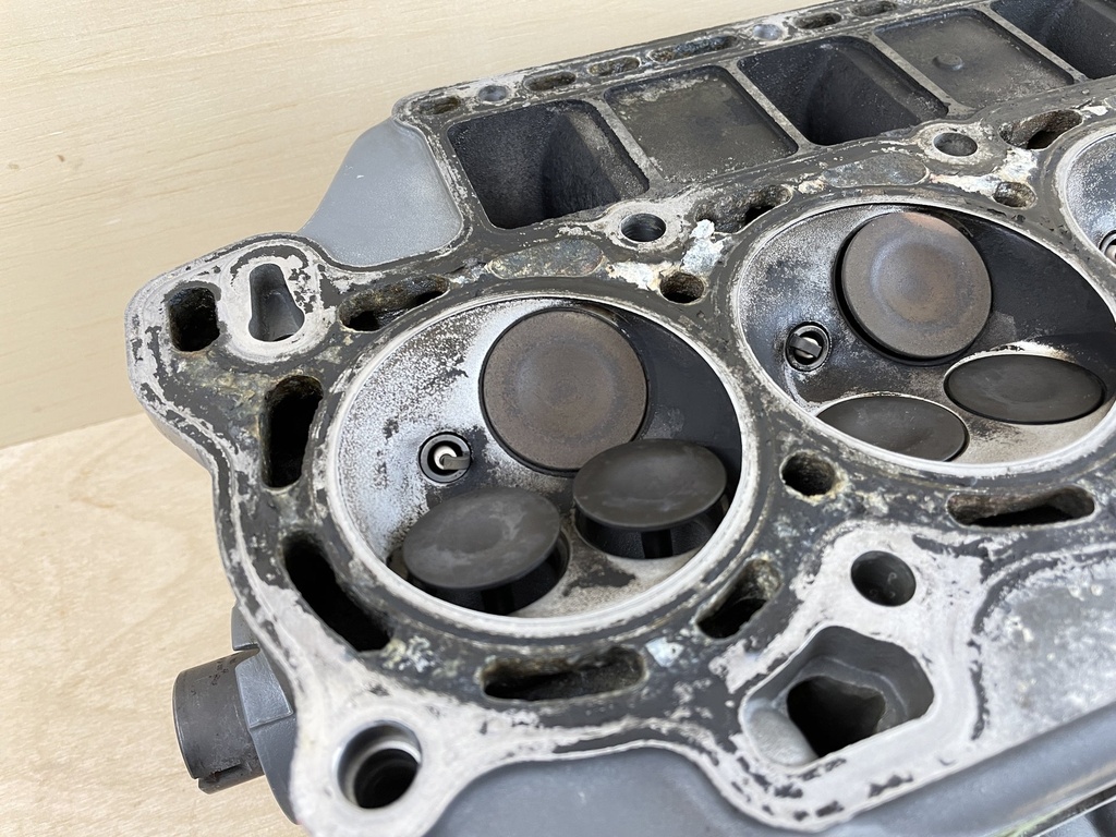 1997 Honda 90HP 4 Stroke Outboard Engine Cylinder Head 12210-ZW1-010ZA - Parts