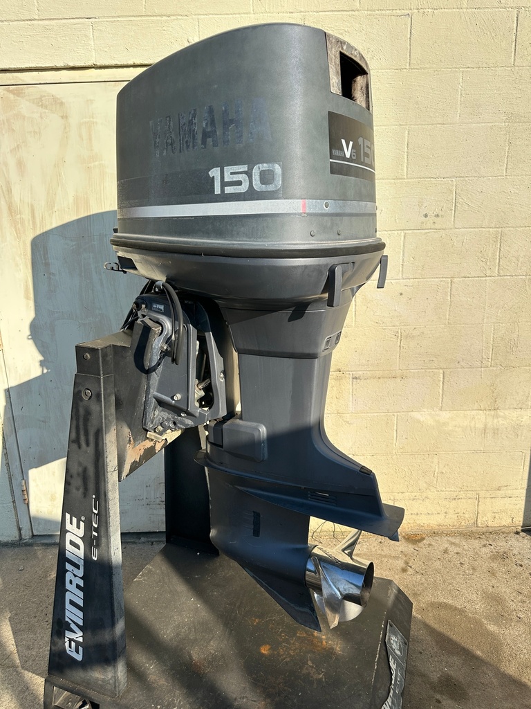 Yamaha 150HP 2 Stroke Carbureted Outboard Engine W/ 25" Shaft