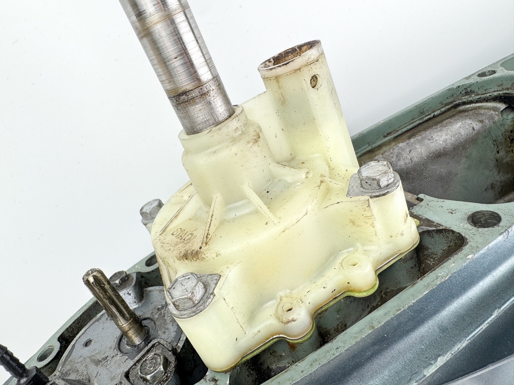 Yamaha 150 175 200 2.6L Outboard 2 Stroke XL Lower Unit Gear Case HPDI OX66 Carb