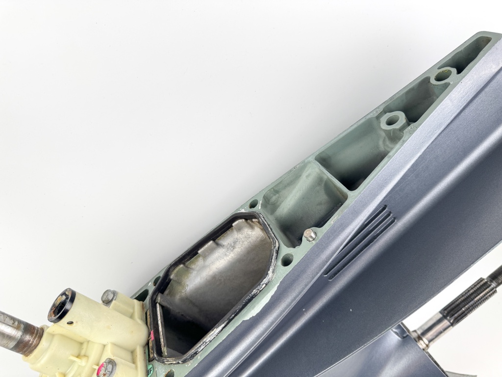 Yamaha 250 225 HP 2 Stroke Outboard 25" XL Lower Unit Gear Case Counter LH