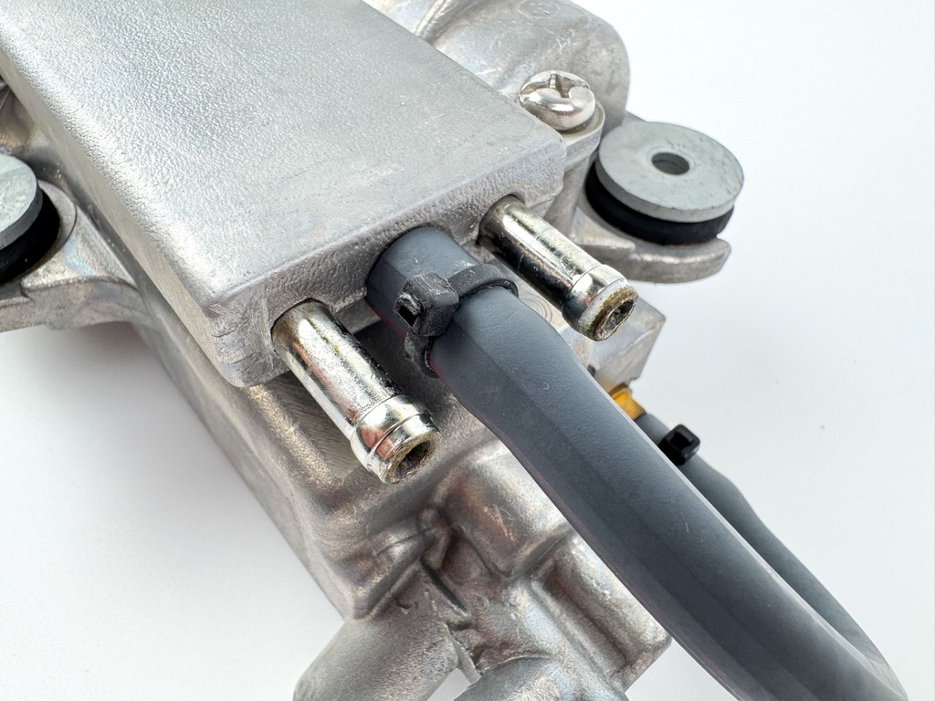 2006 Yamaha 90 HP 4 Stroke Outboard VST Float Chamber Assembly 6D8-14180-00-00 OEM