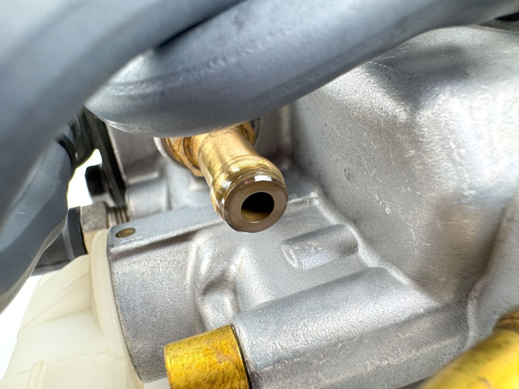 2006 Yamaha 90 HP 4 Stroke Outboard VST Float Chamber Assembly 6D8-14180-00-00 OEM