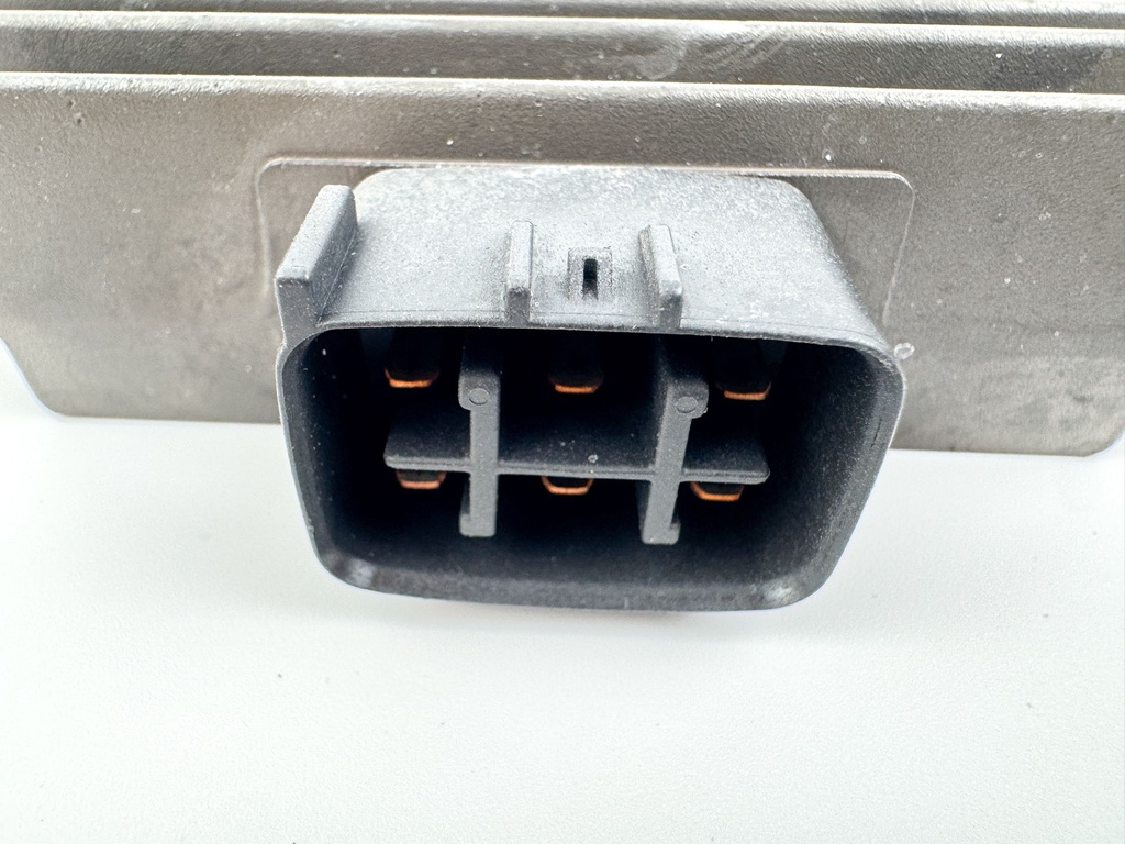 2006 Yamaha 90 HP 4 Stroke Outboard Rectifier & Regulator 6D3-81960-00-00 OEM