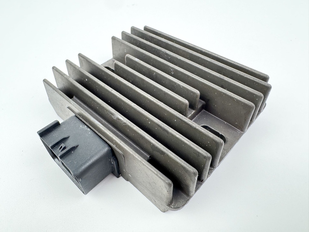 2006 Yamaha 90 HP 4 Stroke Outboard Rectifier & Regulator 6D3-81960-00-00 OEM