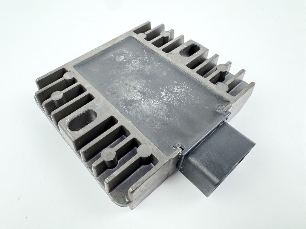 2006 Yamaha 90 HP 4 Stroke Outboard Rectifier & Regulator 6D3-81960-00-00 OEM