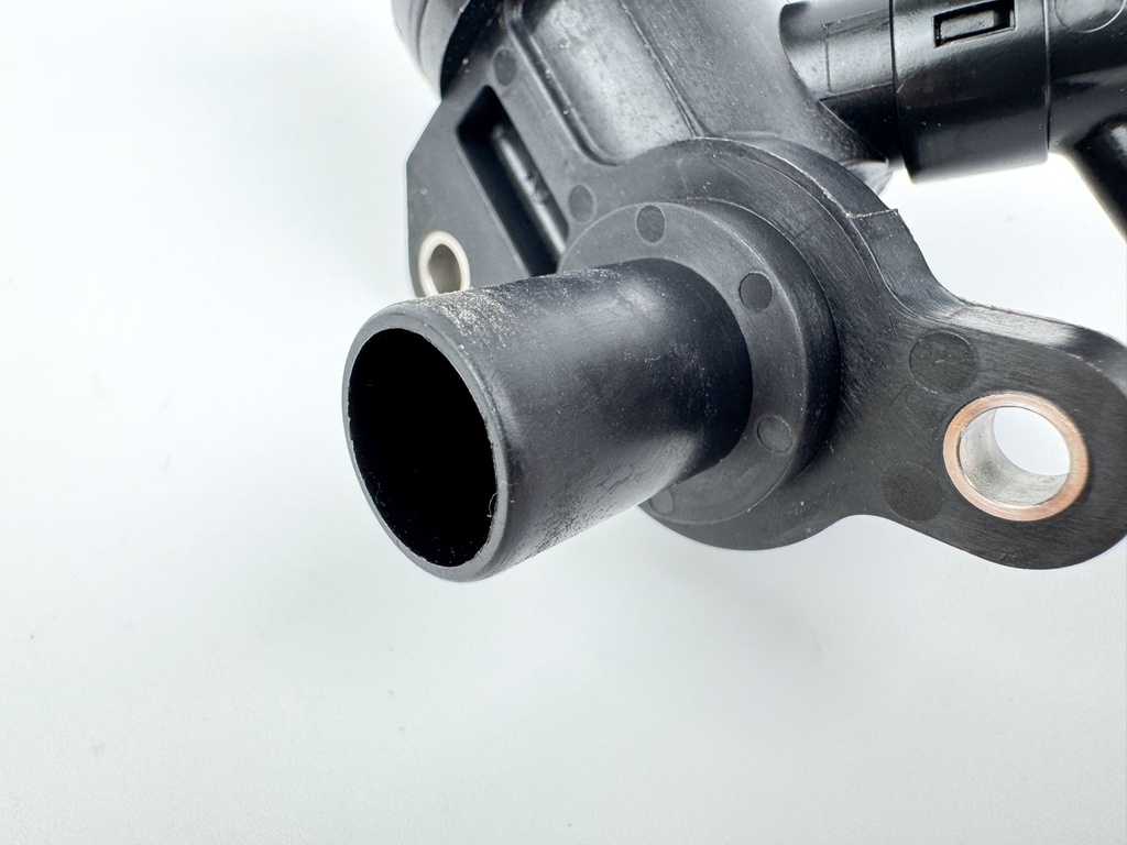 2006 Yamaha 90 HP 4 Stroke Outboard Idle Speed Control Valve ISC IAC 6D8-13105-01-00 OEM