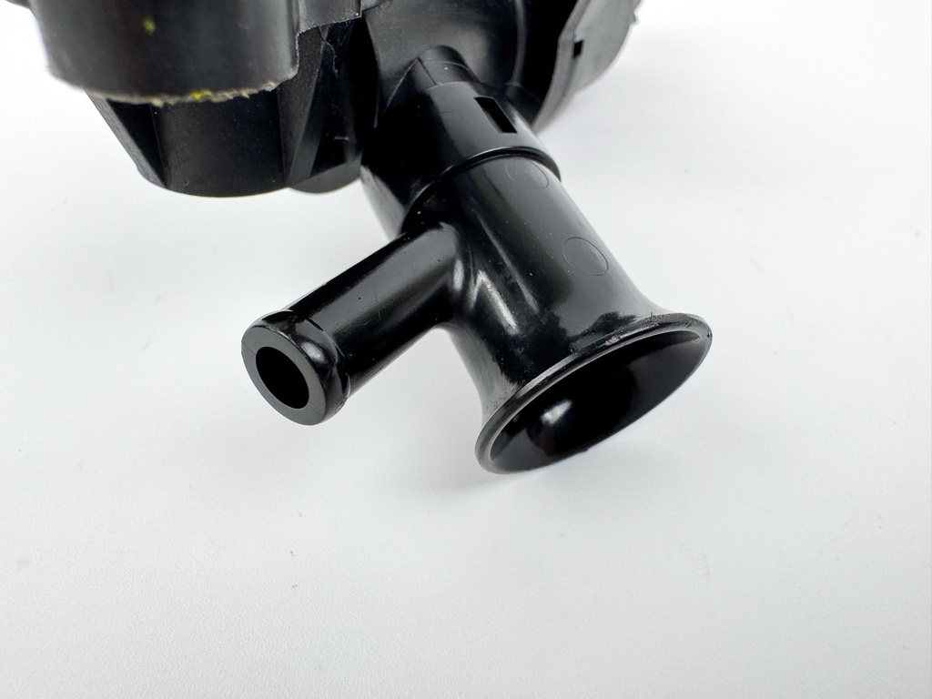 2006 Yamaha 90 HP 4 Stroke Outboard Idle Speed Control Valve ISC IAC 6D8-13105-01-00 OEM