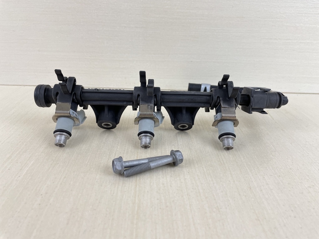 2013 Yamaha 40HP 4 Stroke Outboard Fuel Injector Set With Delivery Pipe 6BG-13761-00-00