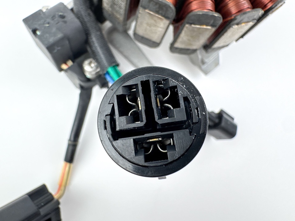 01-2004 Yamaha 50 60 HP 4 Stroke Outboard Stator W/ Base 64J-85510-00-00