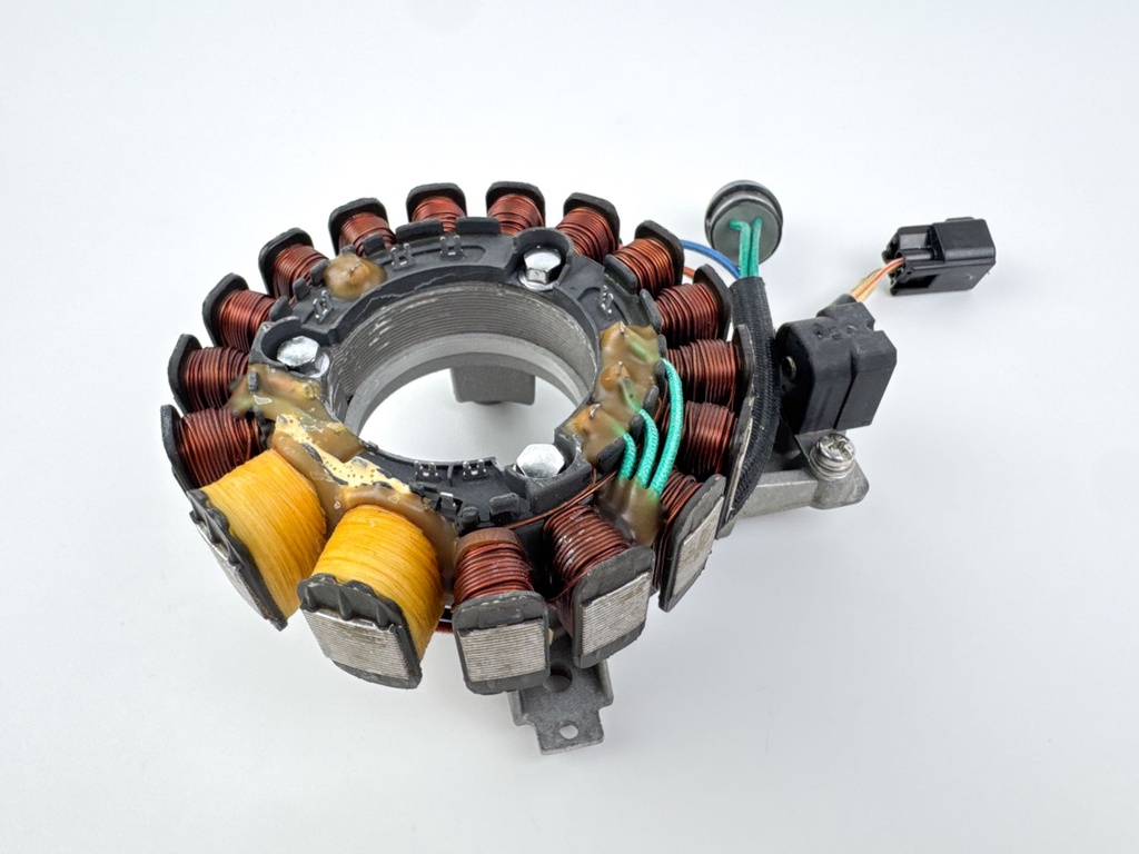 01-2004 Yamaha 50 60 HP 4 Stroke Outboard Stator W/ Base 64J-85510-00-00