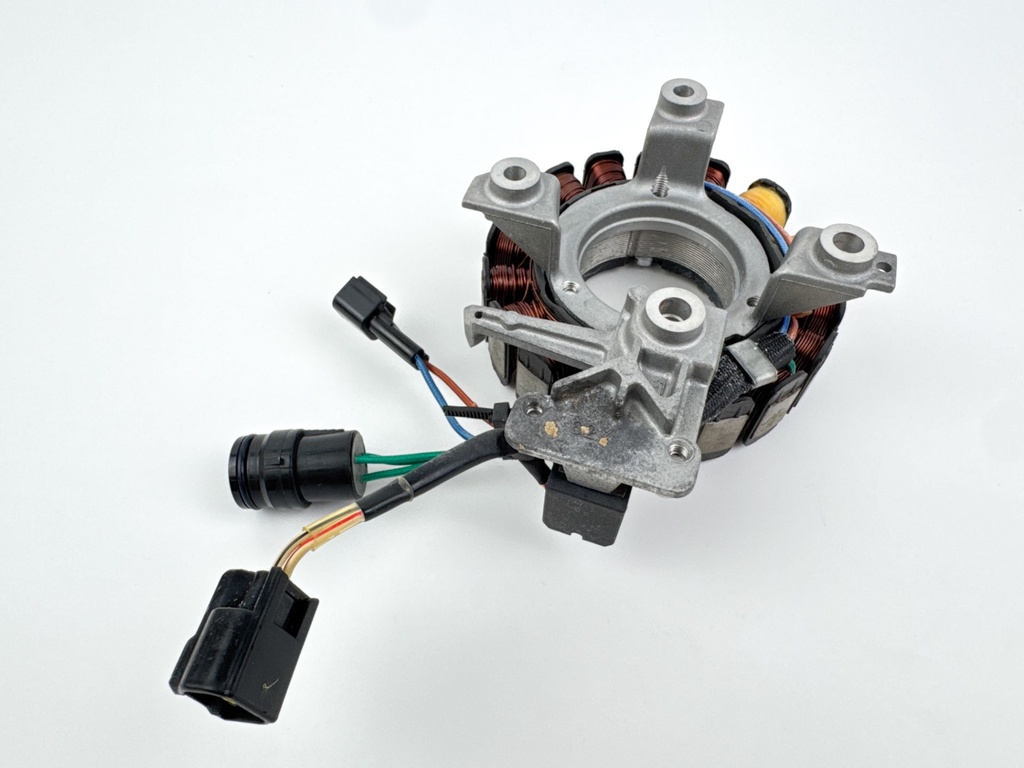 01-2004 Yamaha 50 60 HP 4 Stroke Outboard Stator W/ Base 64J-85510-00-00