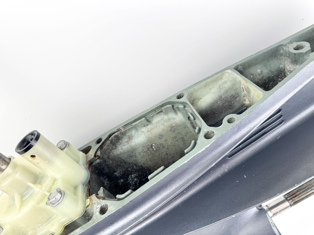 Yamaha 200 225 HP 4 Stroke Outboard 25" XL Lower Unit Gear Case RH 2002-2015