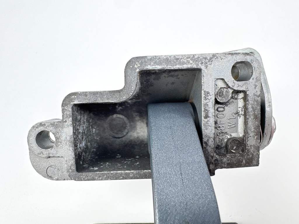 2003 Yamaha 225 HP 4 Stroke Outboard Latch Handle Set 69J-42816-00-8D OEM