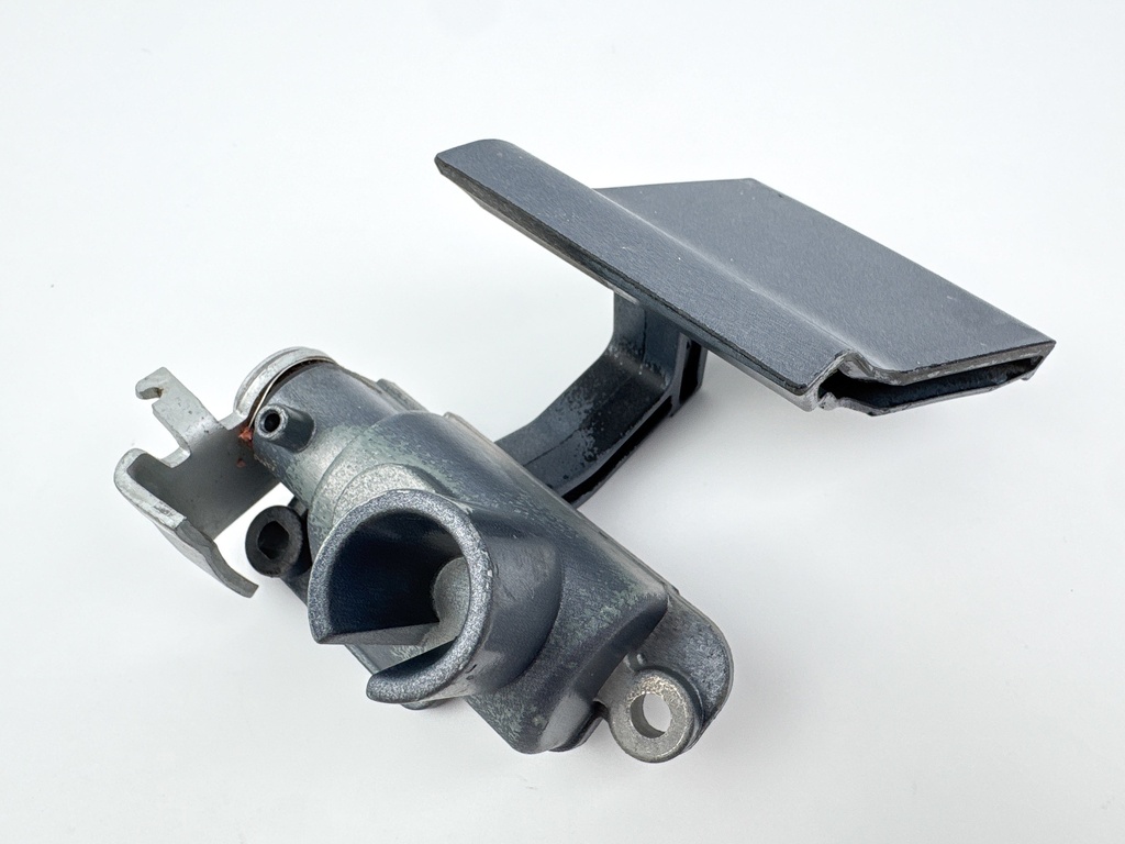 2003 Yamaha 225 HP 4 Stroke Outboard Latch Handle Set 69J-42816-00-8D OEM