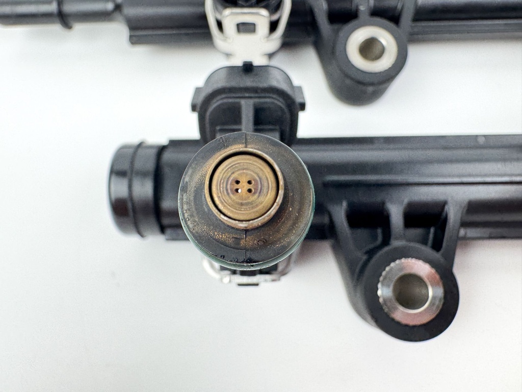 2013 Yamaha 250 HP 4 Stroke Outboard Fuel Injector Set W/ Rail 6AW-13761-00-00 OEM