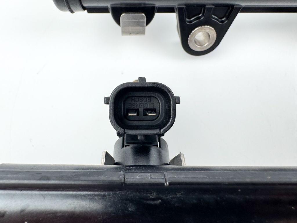 2013 Yamaha 250 HP 4 Stroke Outboard Fuel Injector Set W/ Rail 6AW-13761-00-00 OEM