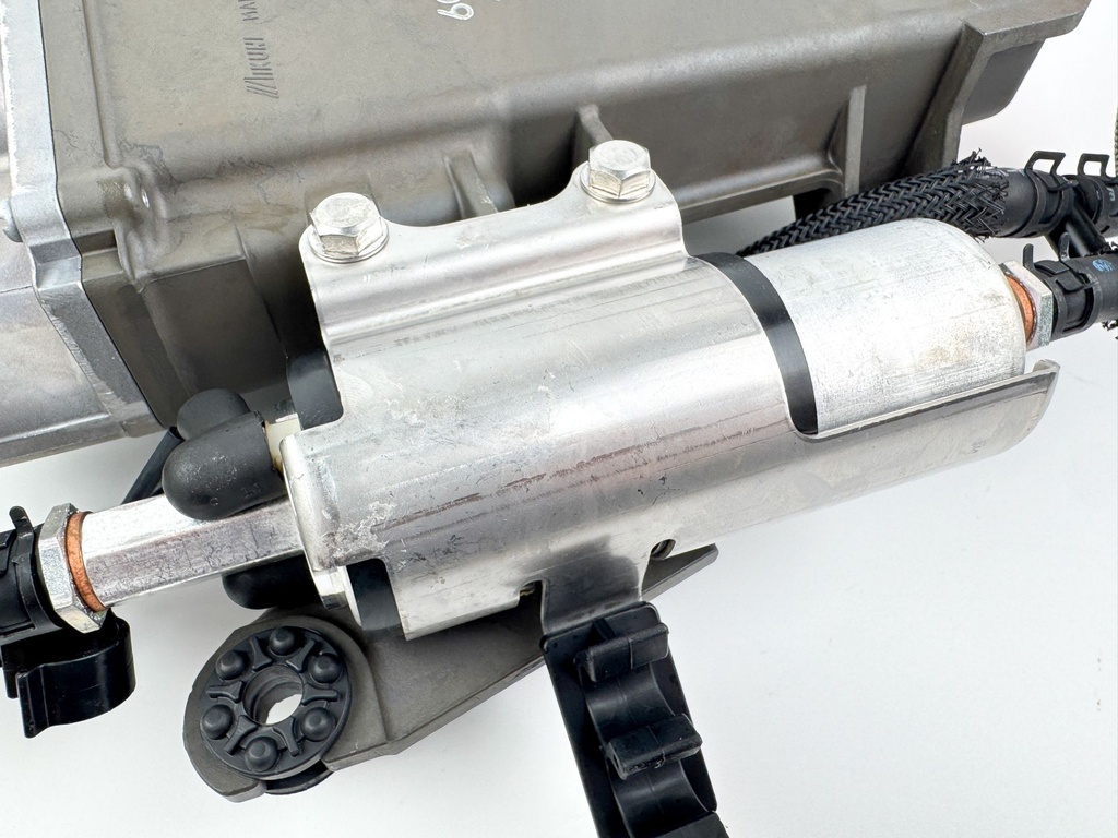 2013 Yamaha 250 HP 4 Stroke Outboard VST Float Chamber Assembly 6CB-14180-05-00 OEM