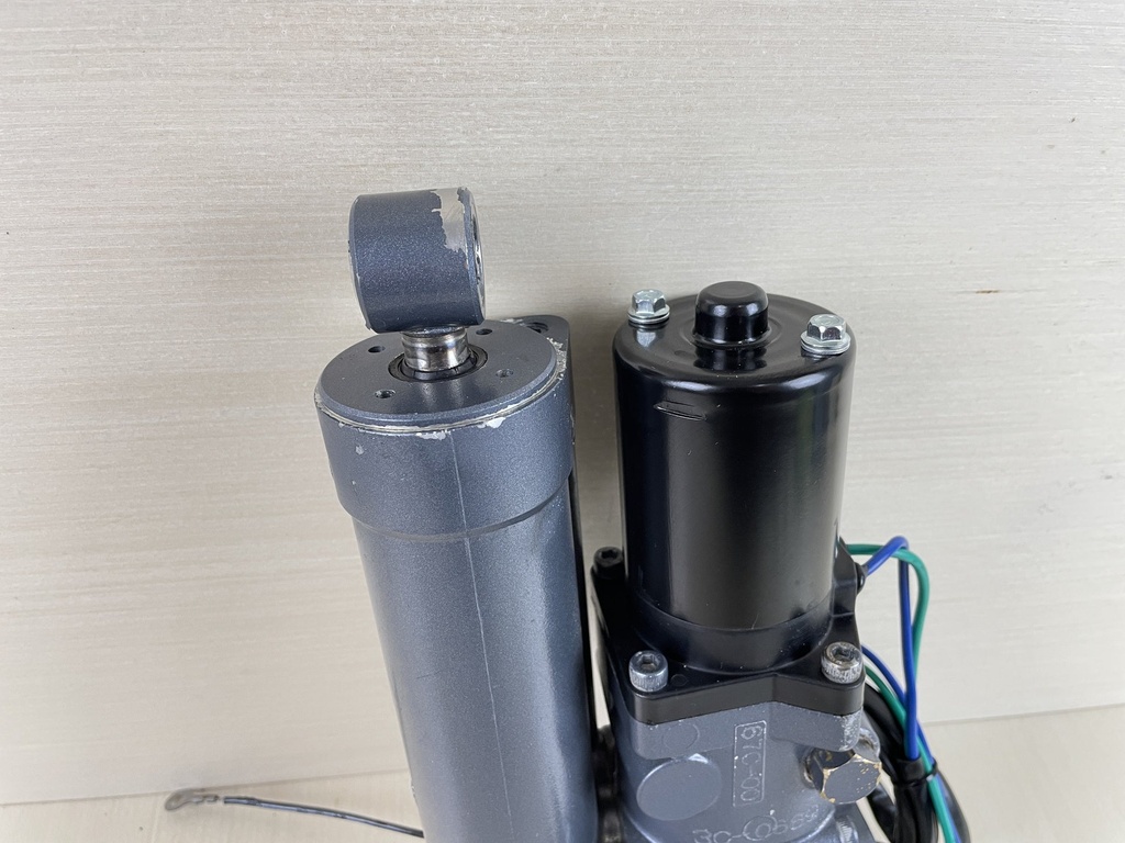 2004 Yamaha 40HP F40 Outboard Power Trim And Tilt Assembly 67C-43800-00-4D