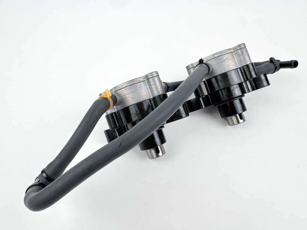 2004 Yamaha 150 HP 4 Stroke Outboard Fuel Pump 63P-24410-00-00 OEM