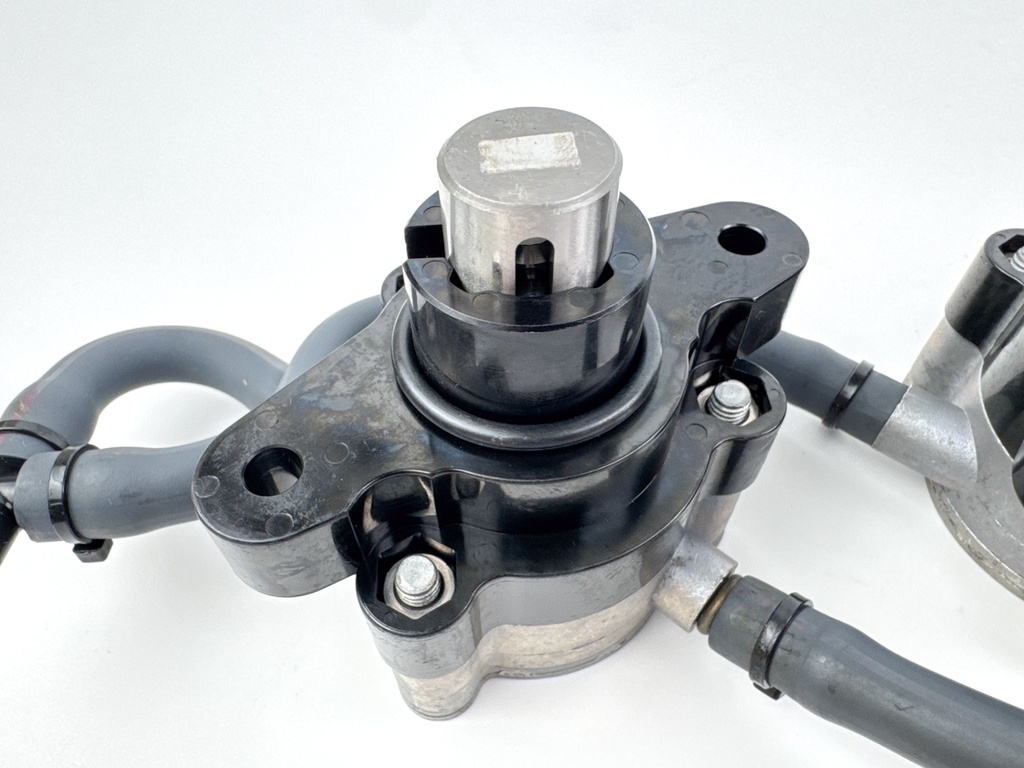 2004 Yamaha 150 HP 4 Stroke Outboard Fuel Pump 63P-24410-00-00 OEM