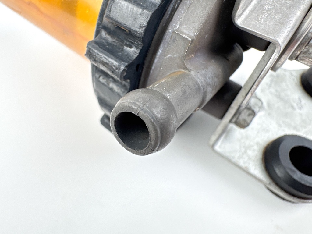 2004 Yamaha 150 HP 4 Stroke Outboard Fuel Filter Assembly 65L-24560-00-00 OEM