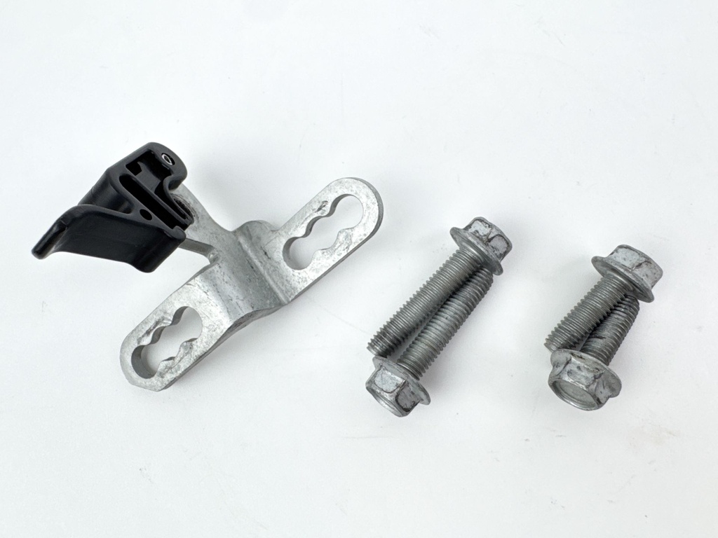 2004 Yamaha 150 HP 4 Stroke Outboard Cable Cover Plate 63P-42738-00-5B OEM