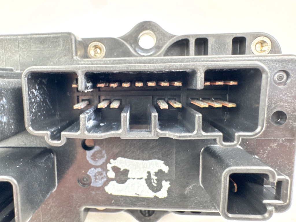 04-14 Yamaha 150HP 4 Stroke Outboard Fuse Box Assembly 63P-82170-00-00