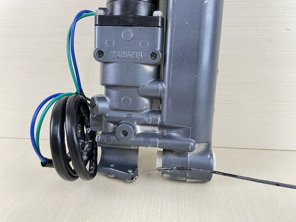 2004 Yamaha 40HP F40 Outboard Power Trim And Tilt Assembly 67C-43800-00-4D