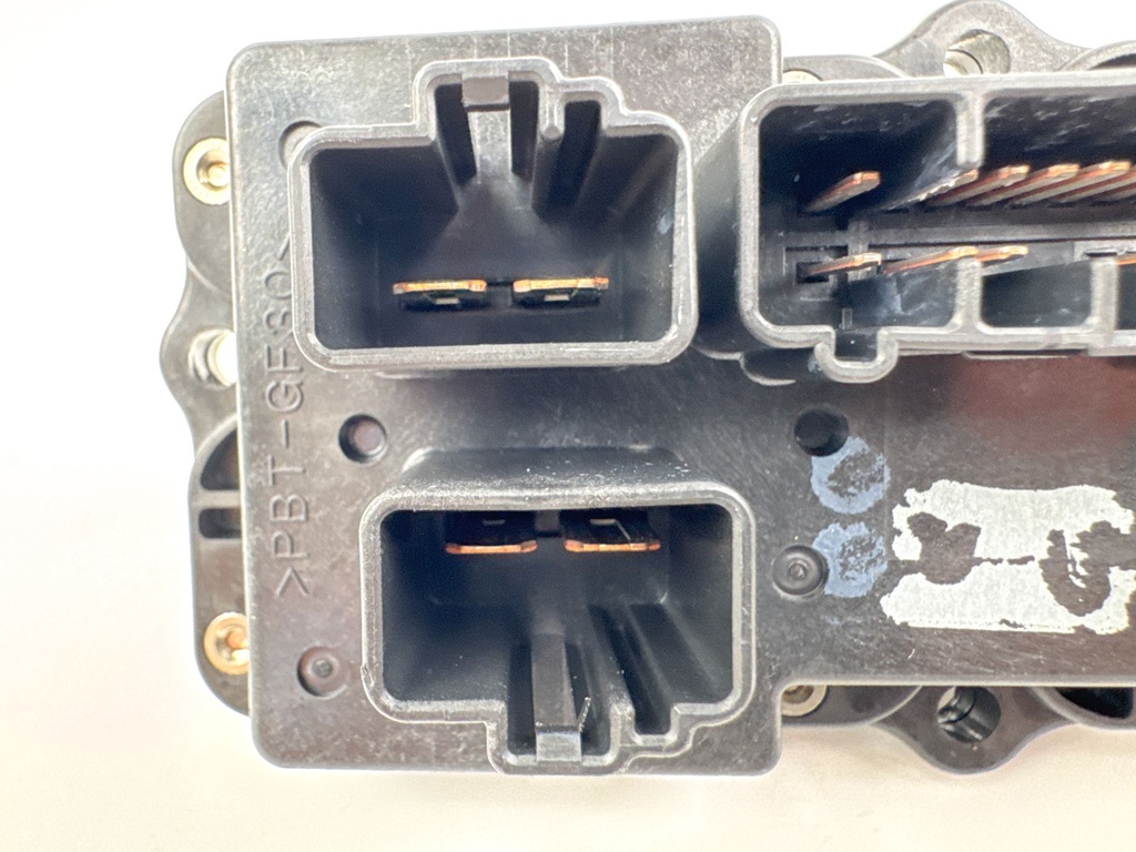 04-14 Yamaha 150HP 4 Stroke Outboard Fuse Box Assembly 63P-82170-00-00