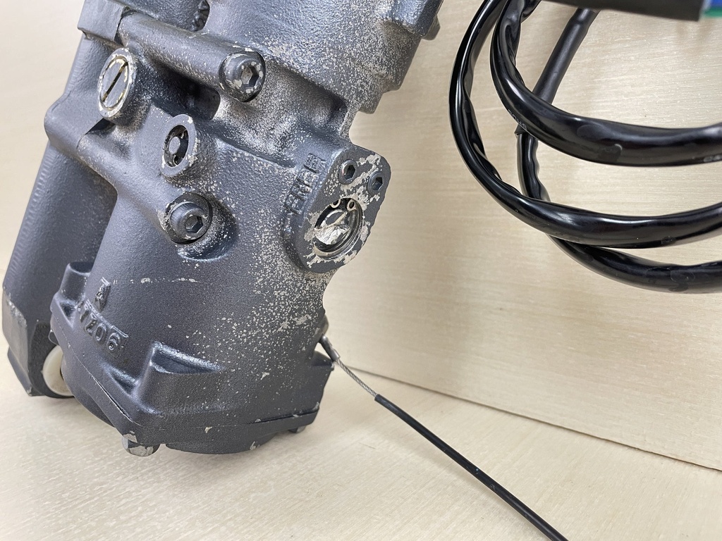 1998 Yamaha 40HP 2 Stroke Outboard Power Trim & Tilt Assembly 62X-43800-03-4D