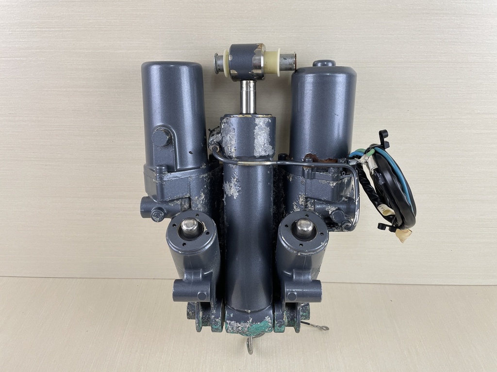 2002 Yamaha 225HP 4 Stroke Outboard Power Trim & Tilt Unit Assembly 69J-43800-00-4D
