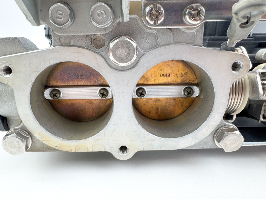 2004 Yamaha 150 HP 4 Stroke Outboard Intake Manifold & Throttle Body 63P-14200-00-00 OEM