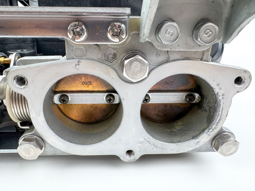 2004 Yamaha 150 HP 4 Stroke Outboard Intake Manifold & Throttle Body 63P-14200-00-00 OEM