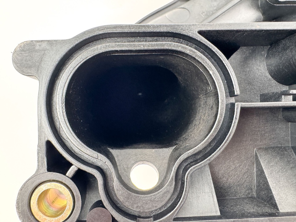 2004 Yamaha 150 HP 4 Stroke Outboard Intake Manifold & Throttle Body 63P-14200-00-00 OEM