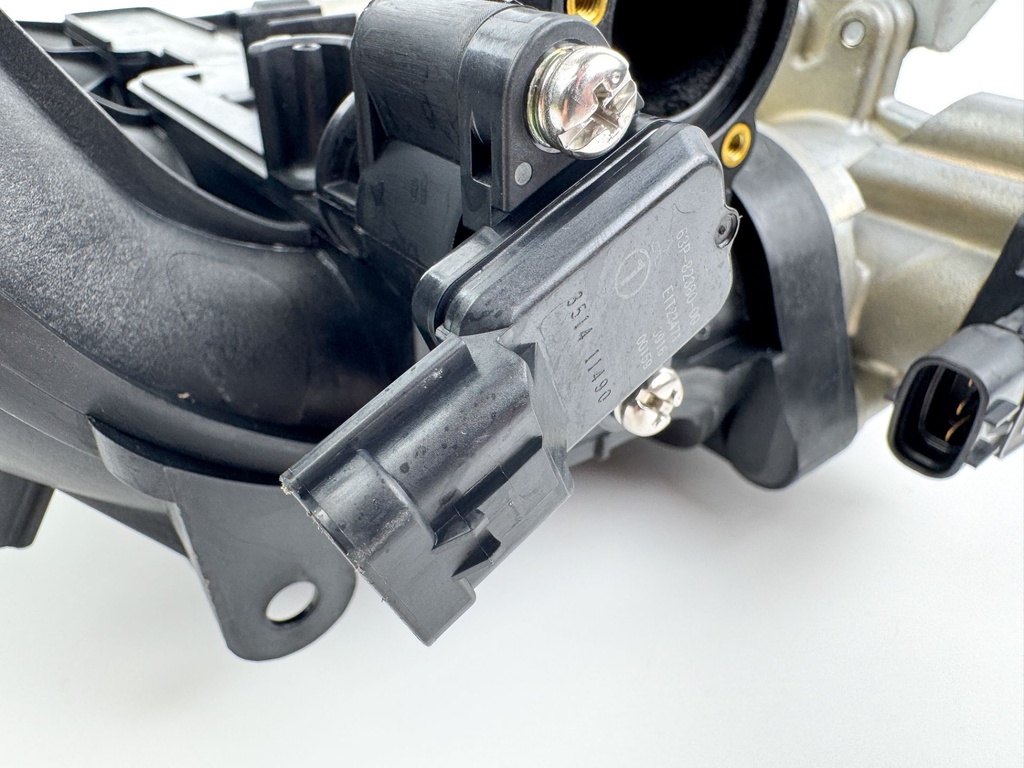 2004 Yamaha 150 HP 4 Stroke Outboard Intake Manifold & Throttle Body 63P-14200-00-00 OEM