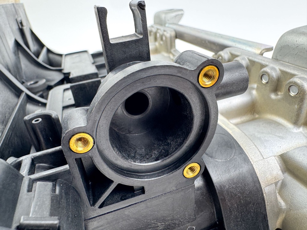 2004 Yamaha 150 HP 4 Stroke Outboard Intake Manifold & Throttle Body 63P-14200-00-00 OEM