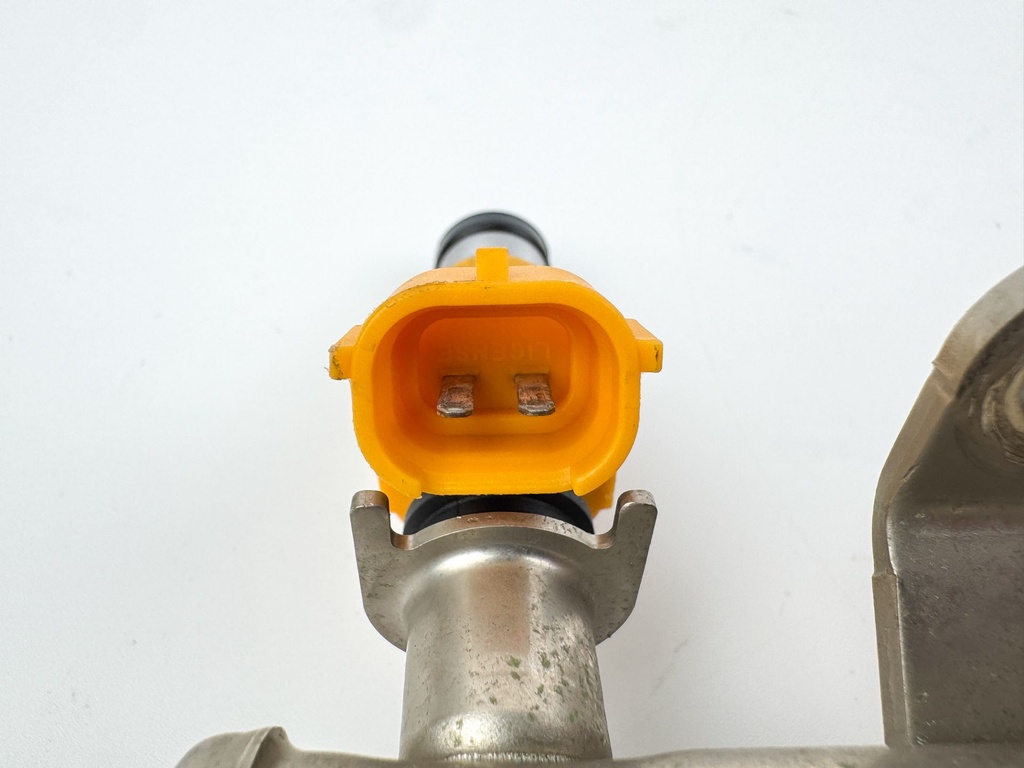 2004 Yamaha 150 HP 4 Stroke Outboard Fuel Injector Set W/ Rail 63P-13761-00-00 OEM