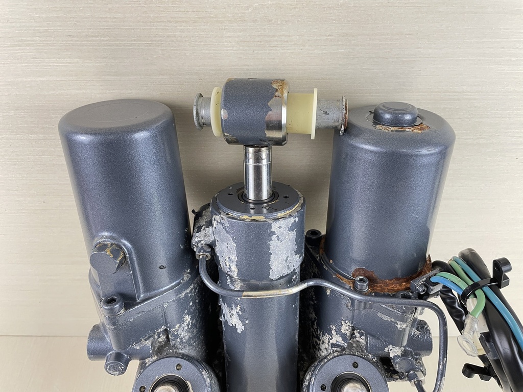 2002 Yamaha 225HP 4 Stroke Outboard Power Trim & Tilt Unit Assembly 69J-43800-00-4D