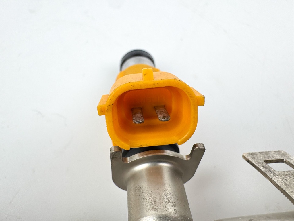 2004 Yamaha 150 HP 4 Stroke Outboard Fuel Injector Set W/ Rail 63P-13761-00-00 OEM