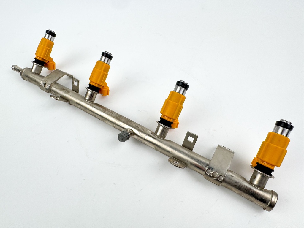 2004 Yamaha 150 HP 4 Stroke Outboard Fuel Injector Set W/ Rail 63P-13761-00-00 OEM