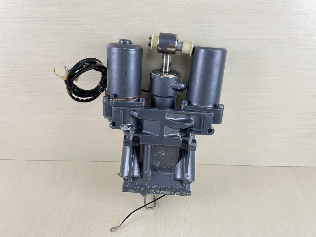 2002 Yamaha 225HP 4 Stroke Outboard Power Trim & Tilt Unit Assembly 69J-43800-00-4D