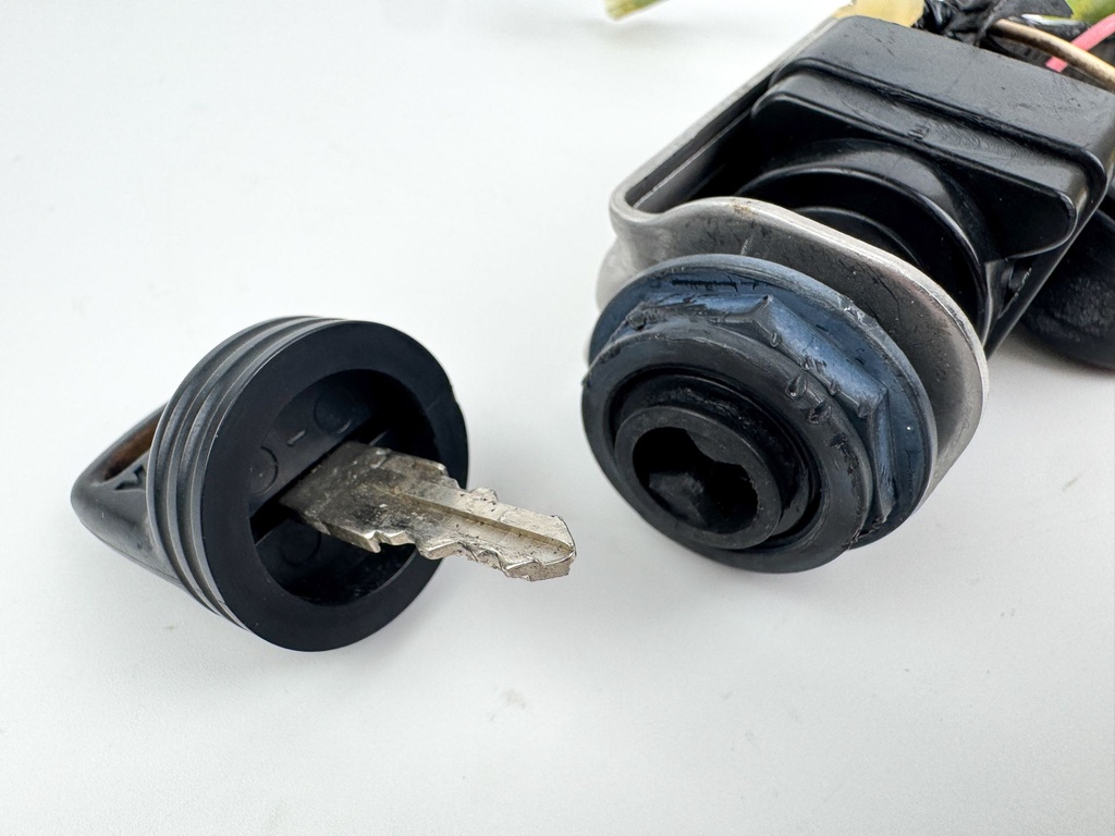 Yamaha Outboard Single Engine Key Switch With Key - Used