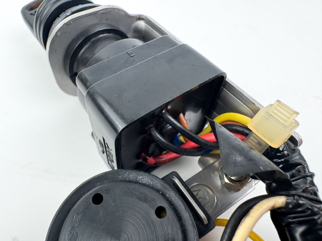 Yamaha Outboard Single Engine Key Switch With Key - Used