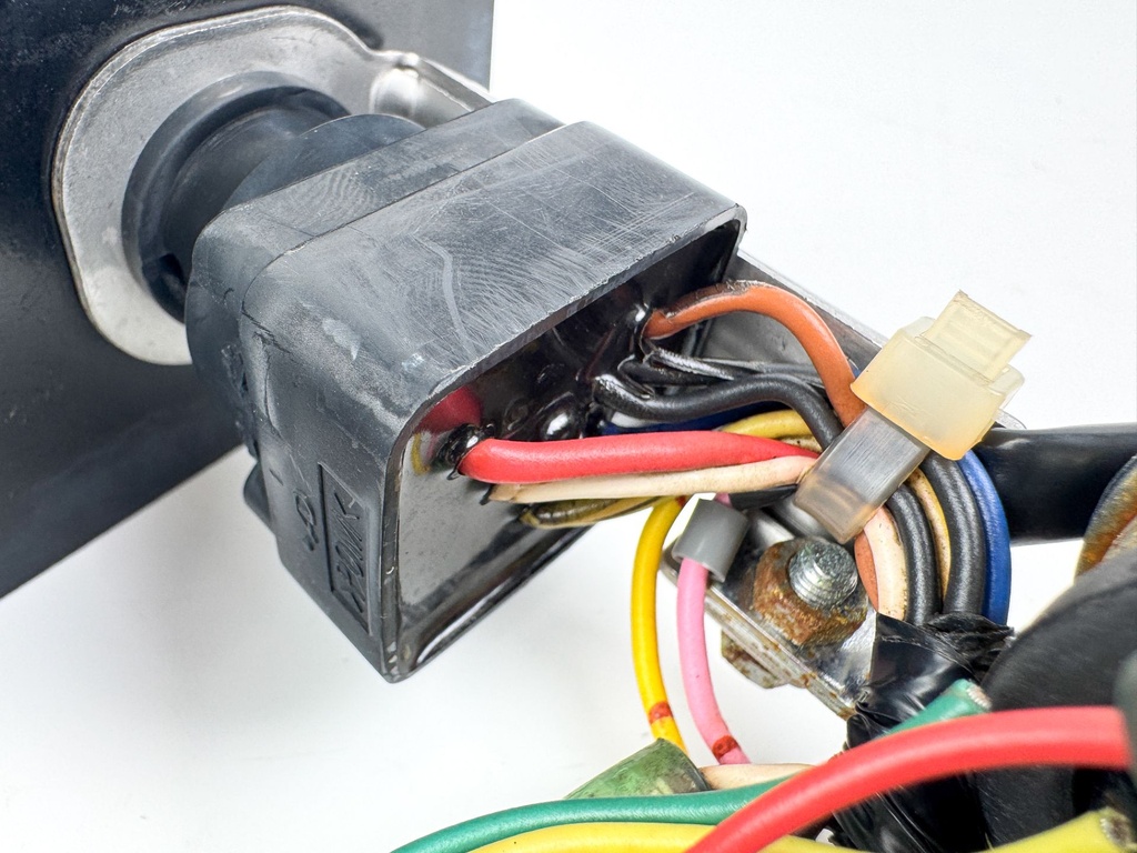 Yamaha Outboard Single Engine Key Switch & Key