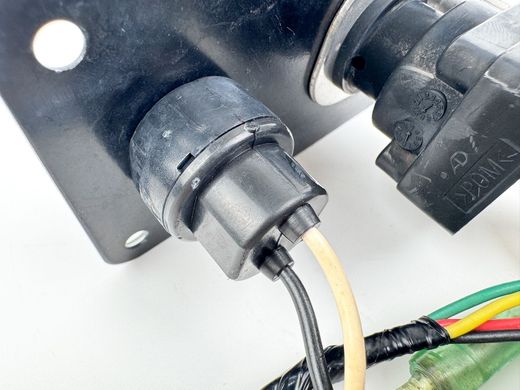 Yamaha Outboard Single Engine Key Switch & Key